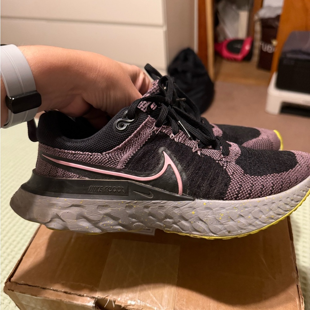 Nike Black and purple Sneakers - Picture 6 of 6